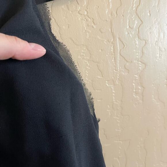 Halogen Raw Edge Black V Neck Sleeveless Top - Picture 4 of 8